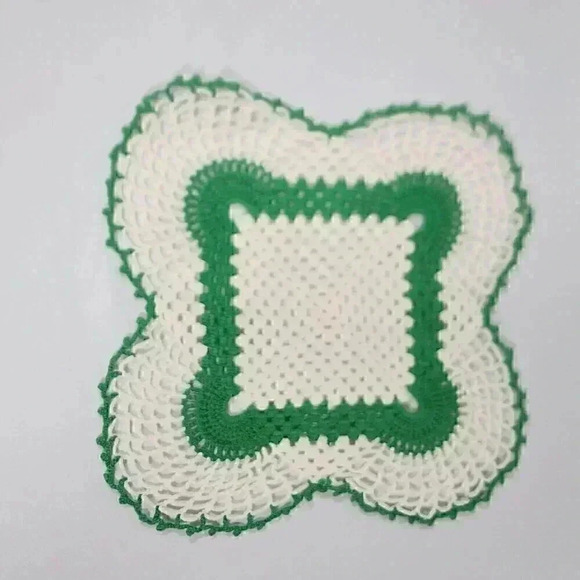 Vtg Set 4 Doilies Hand Crocheted Knitted Linen Apple Green Scalloped Kitsch - Picture 11 of 12